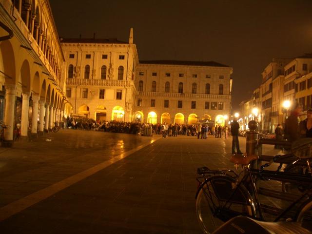 Palazzo della Ragione (notturna)